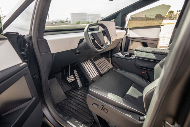Used 2024 Tesla Cybertruck Cyberbeast AWD/4WD image 25