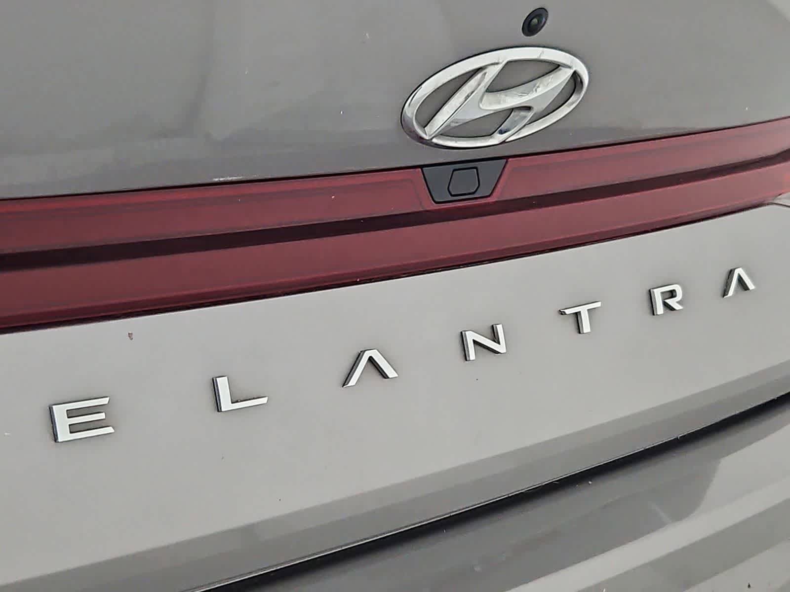 Used 2023 Hyundai Elantra SEL w/ Convenience Package FWD image 12