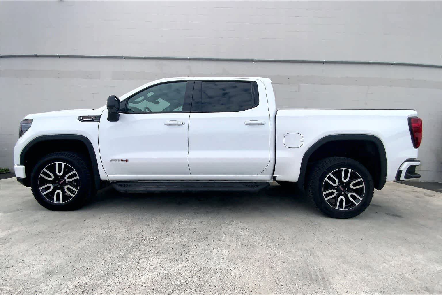 Used 2023 GMC Sierra 1500 AT4 w/ AT4 Premium Package image 4