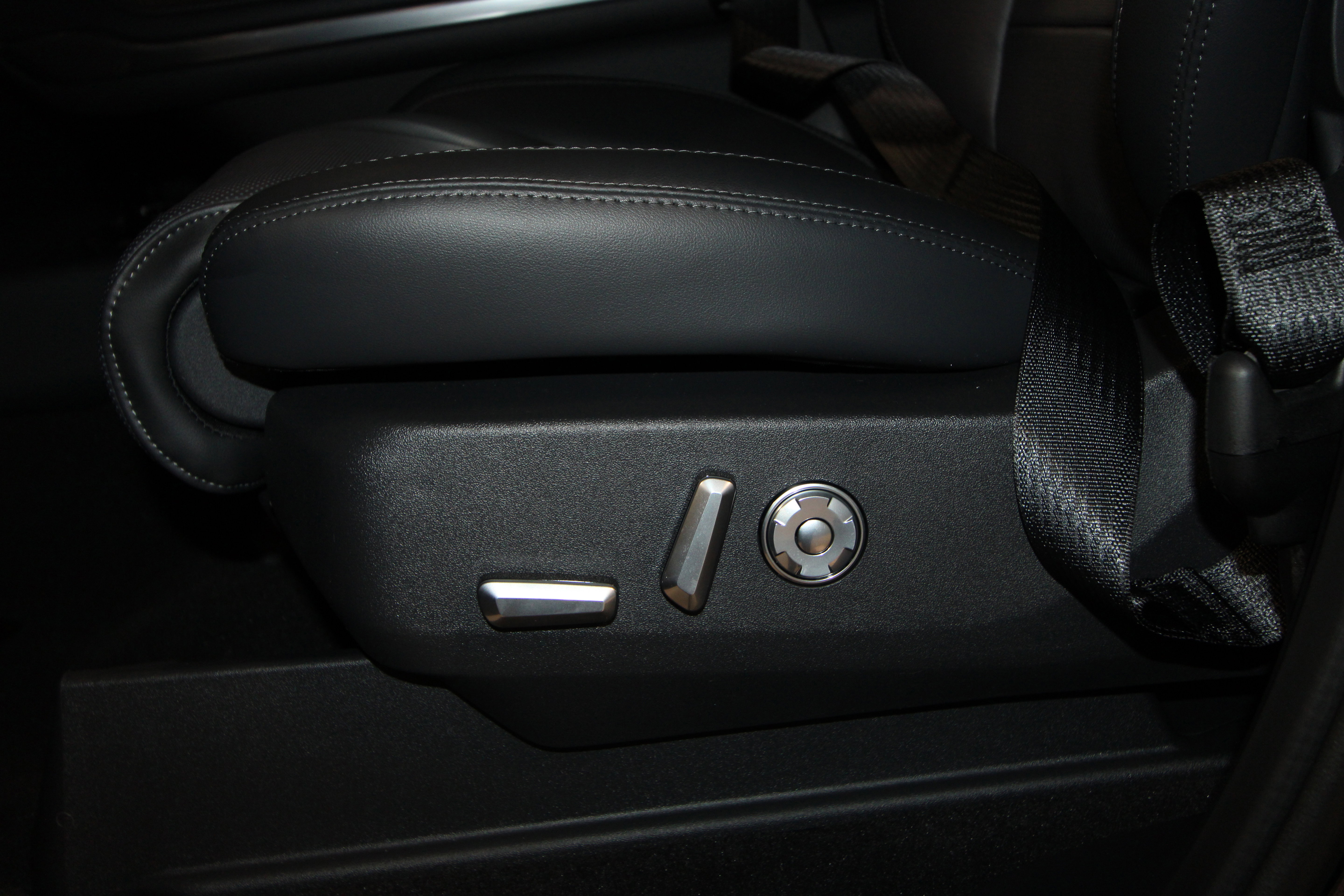 New 2026 Lincoln Navigator L Reserve w/ Jet Appearance Package image 7