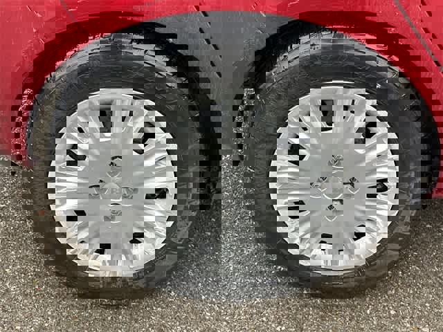 Used 2015 Ford Fiesta SE image 5