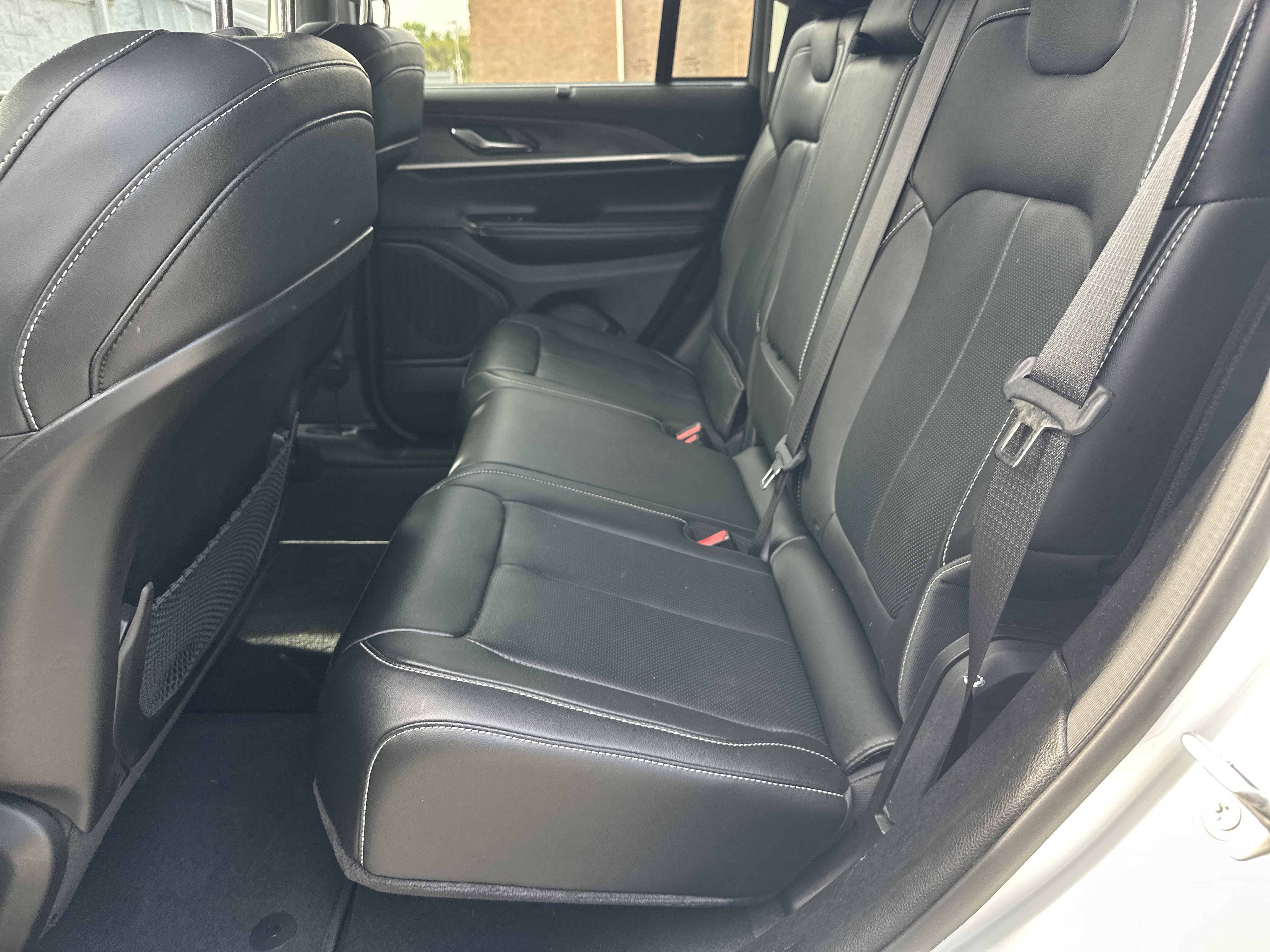 Used 2023 Jeep Grand Cherokee Limited w/ Luxury Tech Group II RWD image 23