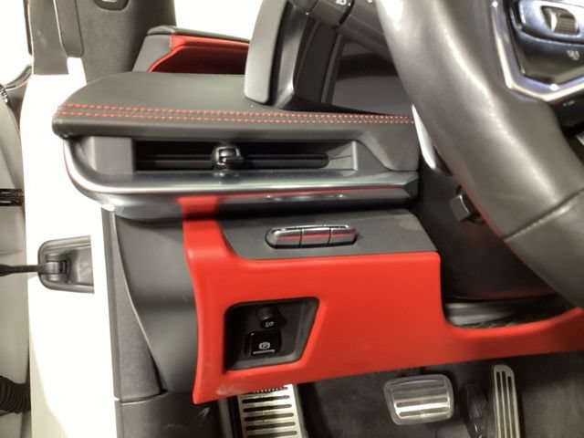 Used 2024 Chevrolet Corvette Stingray Premium Conv w/ Z51 Performance Package RWD image 12