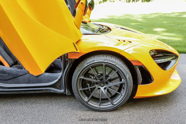 Used 2026 McLaren 750S Spider RWD image 34
