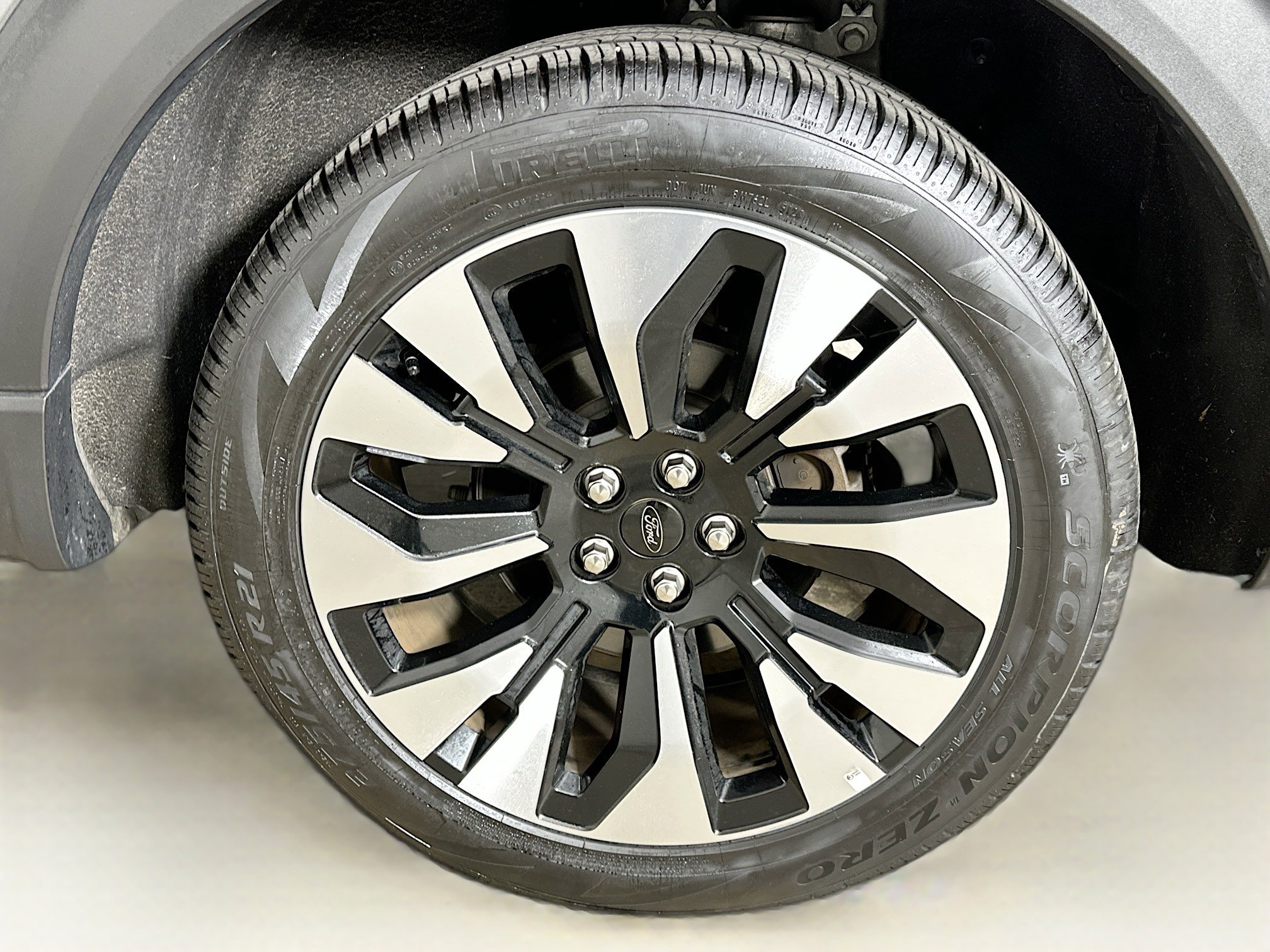 Used 2025 Ford Explorer Platinum w/ LUX Leather Package image 11