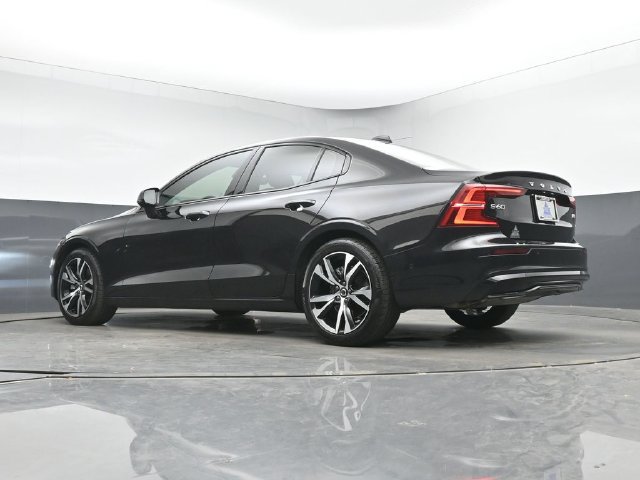 Used 2025 Volvo S60 B5 Plus AWD/4WD image 40