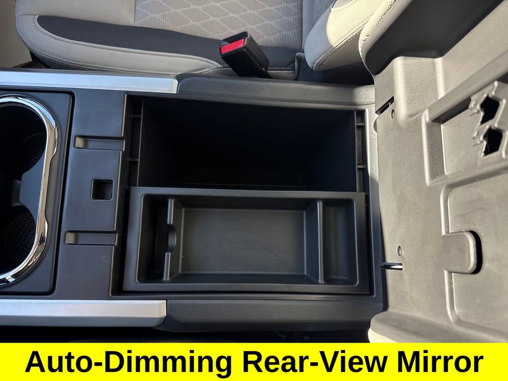 Used 2024 Nissan Titan SV w/ SV Convenience Package image 26