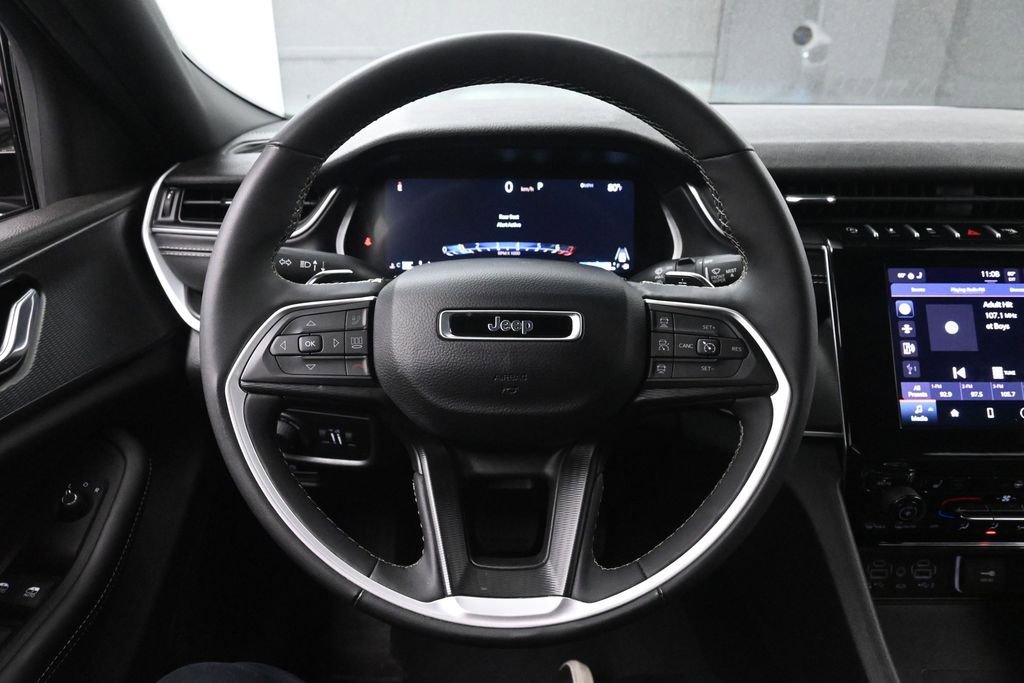 Used 2025 Jeep Grand Cherokee Altitude AWD/4WD image 28