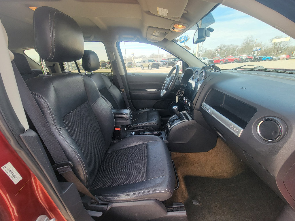 Used 2016 Jeep Compass Latitude image 32