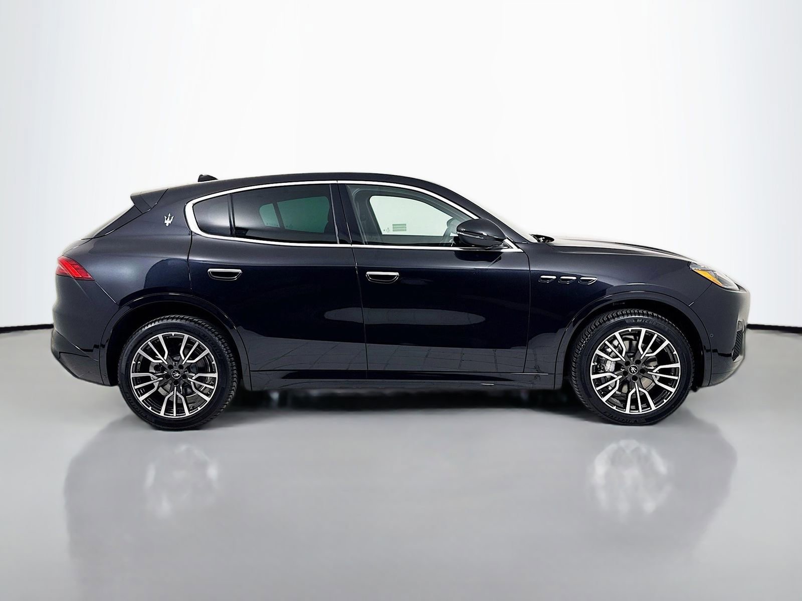 New 2025 Maserati Grecale GT AWD/4WD image 9