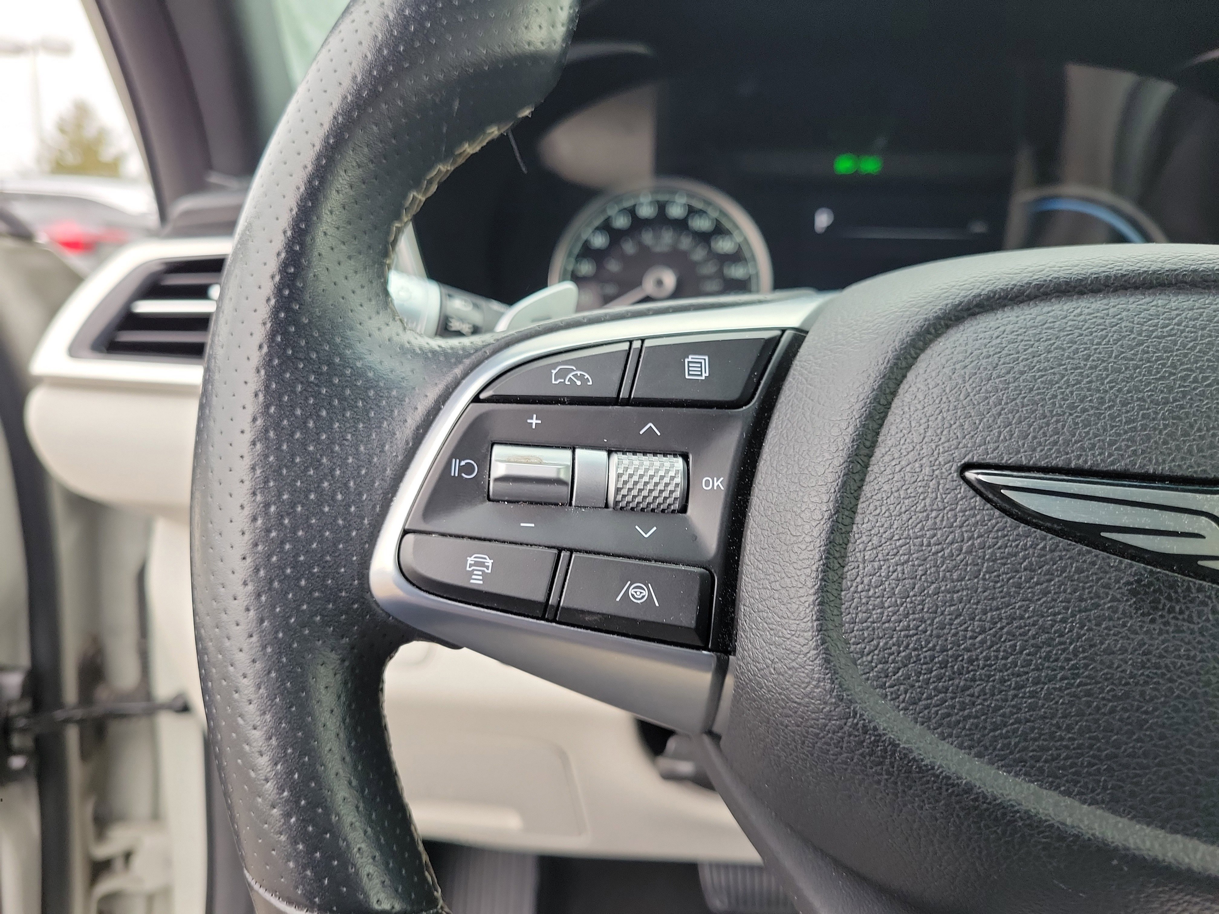 Used 2024 Genesis G70 2.5T image 22