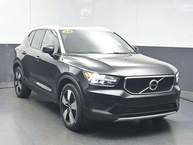 Used 2020 Volvo XC40 T5 Momentum w/ Premium Package image 2
