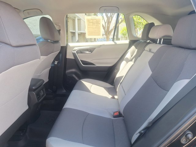 Used 2021 Toyota RAV4 XLE image 15