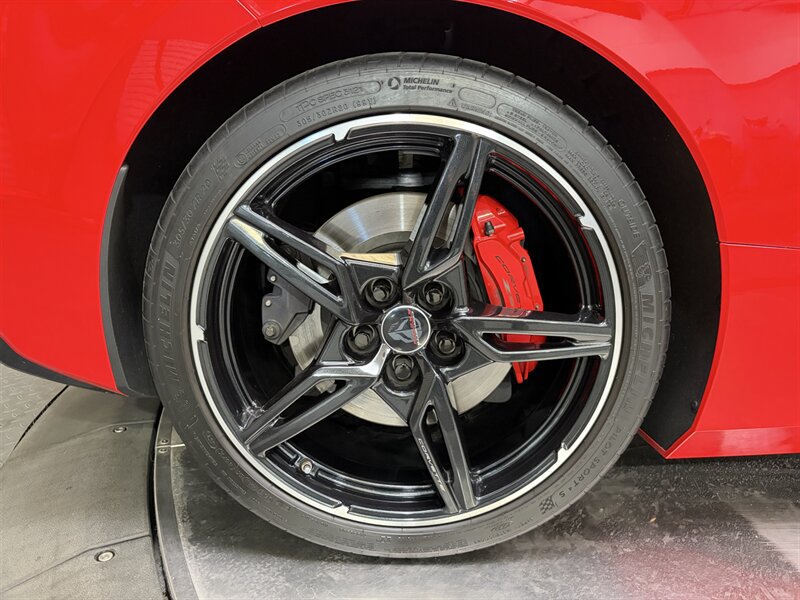 Used 2022 Chevrolet Corvette Stingray Coupe w/ Z51 2LT w/ Z51 Performance Package RWD image 9
