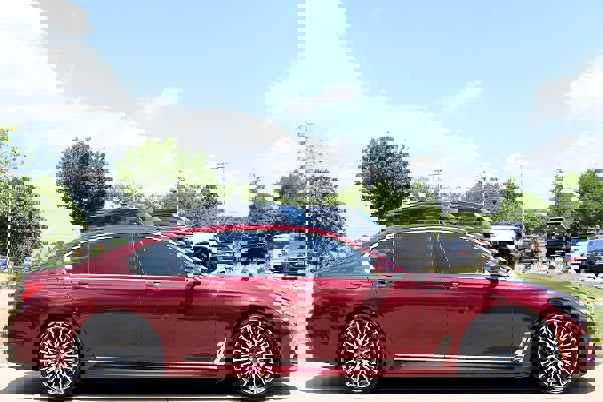 Used 2019 BMW 750i xDrive w/ Luxury Rear Seating Package image 8