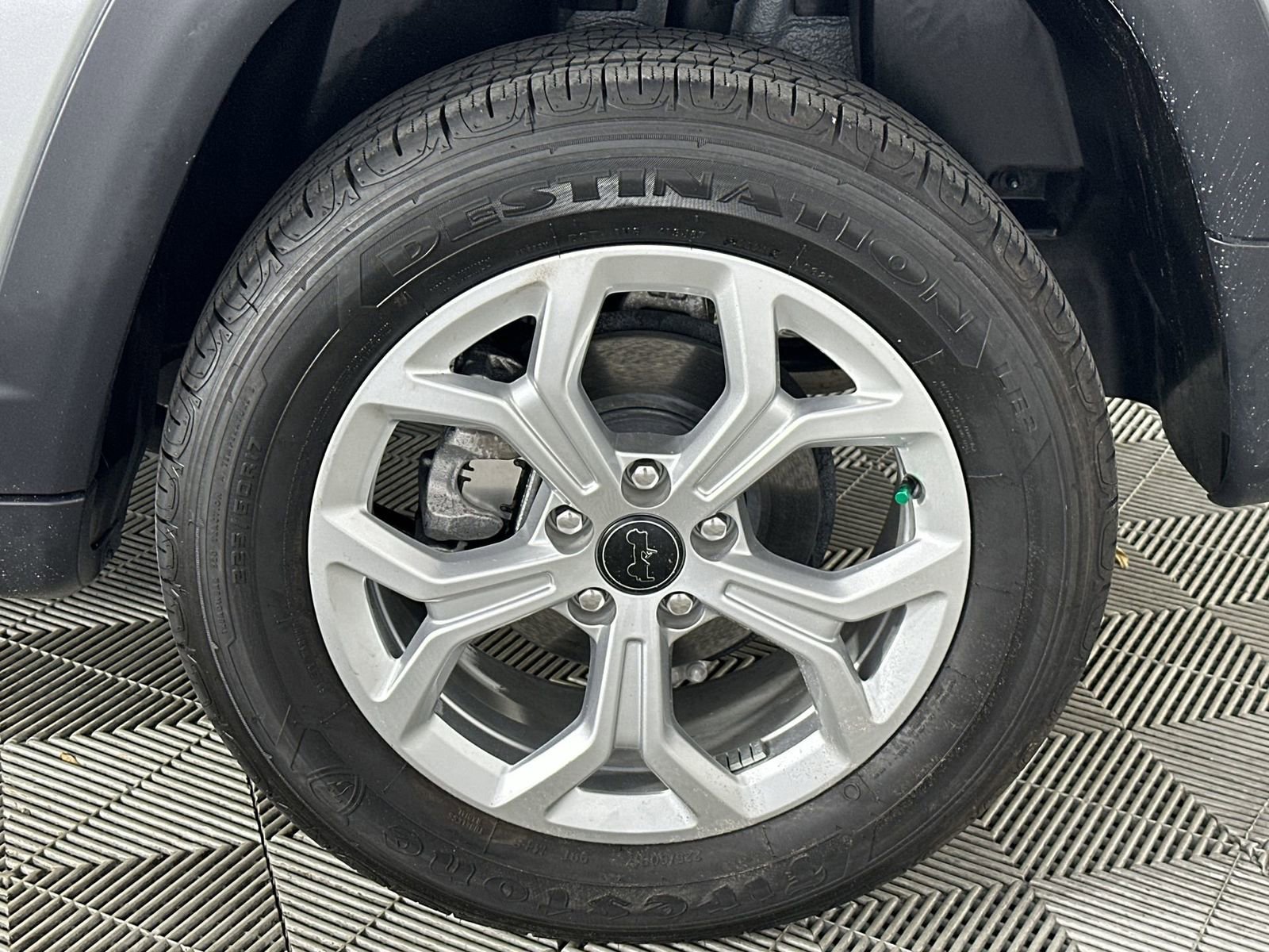 Used 2025 Jeep Compass Sport image 10