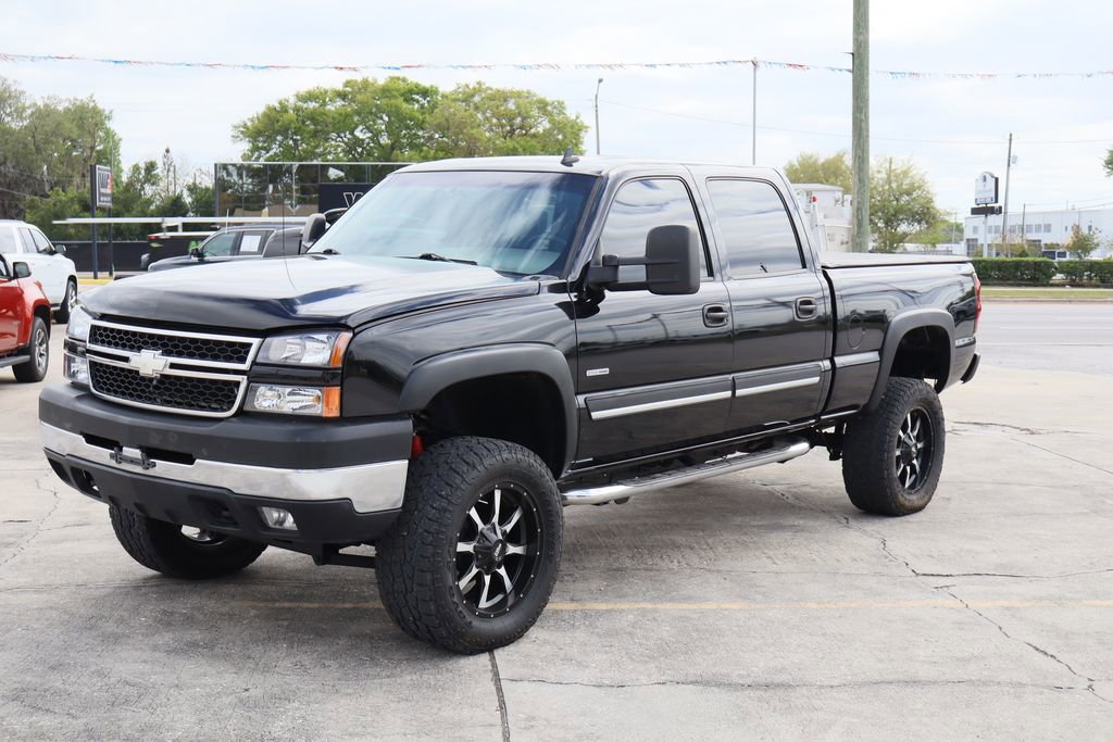 Used 2006 Chevrolet Silverado 2500 LT w/ Heavy-Duty Power Package image 4