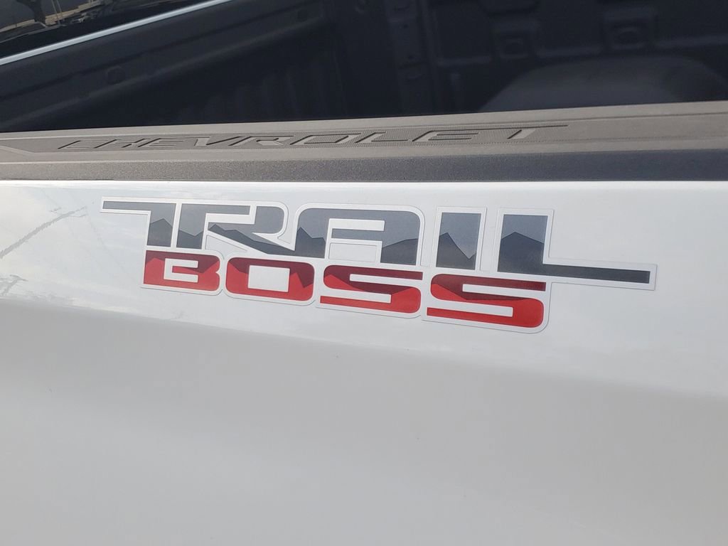 New 2026 Chevrolet Silverado 1500 Custom Trail Boss w/ LPO, Dark Essentials Package AWD/4WD image 6