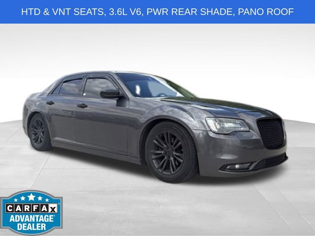 Used 2016 Chrysler 300 C RWD image 2