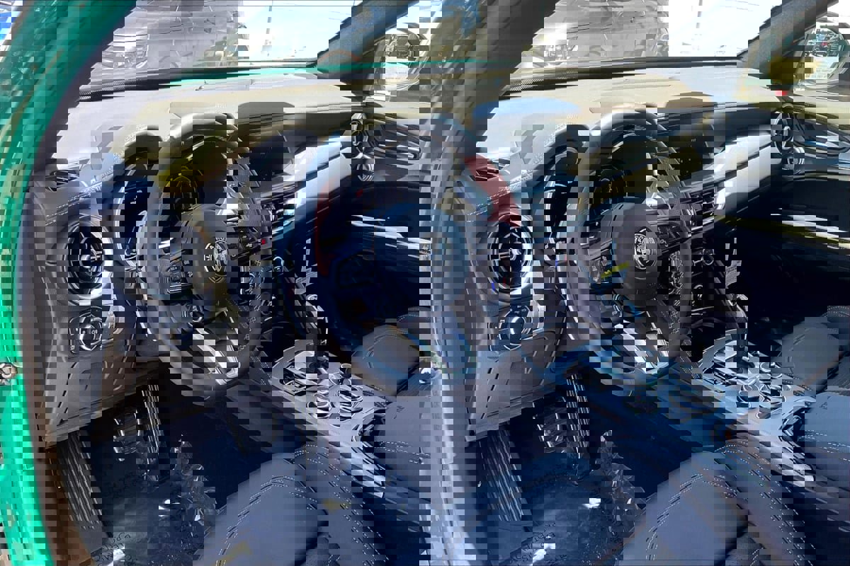 New 2025 Alfa Romeo Stelvio Sprint image 6