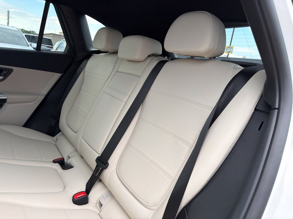 Used 2025 Mercedes-Benz GLC 300 image 14