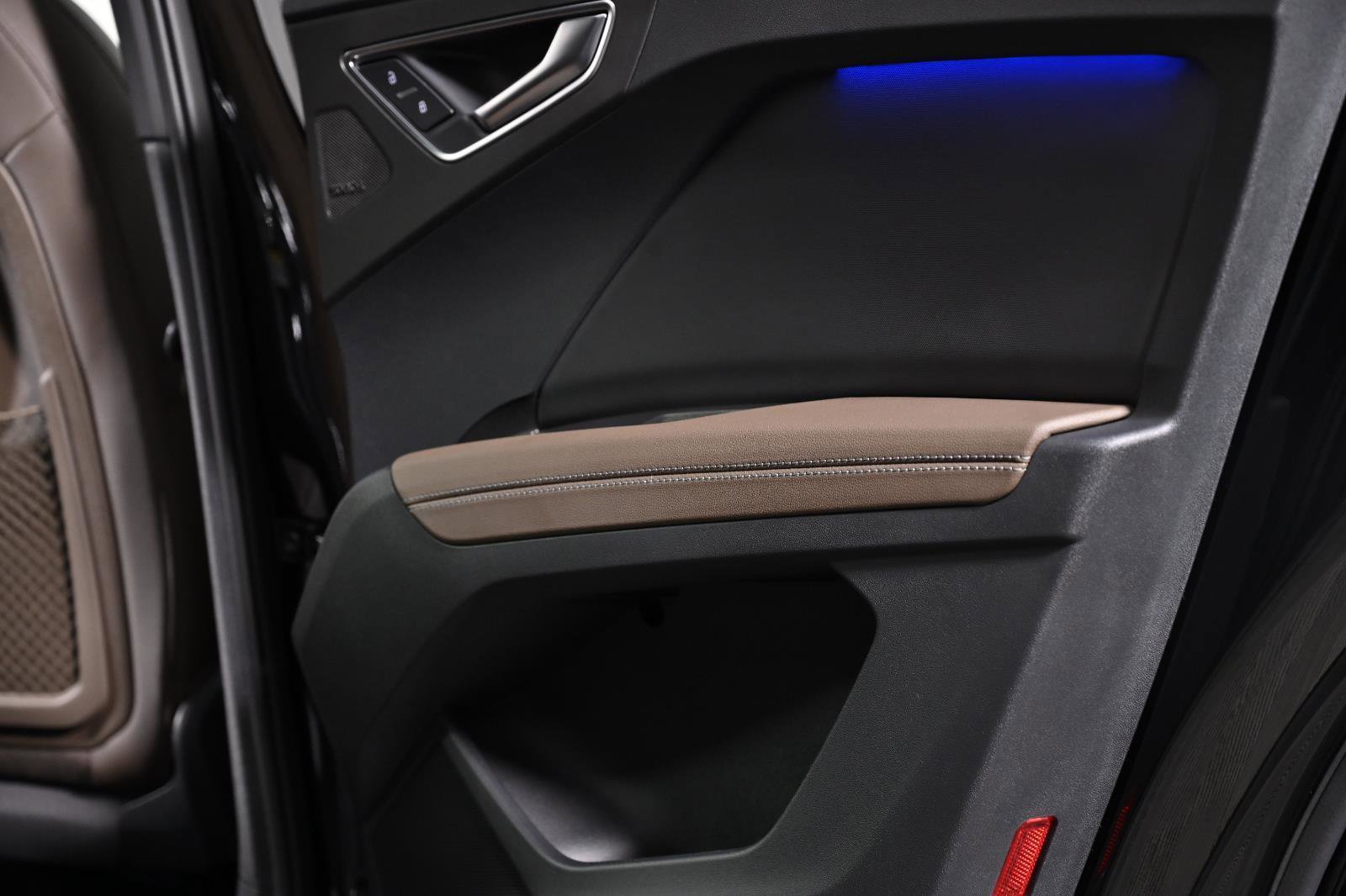 Used 2025 Audi Q4 e-tron Premium Plus w/ Premium Plus image 33