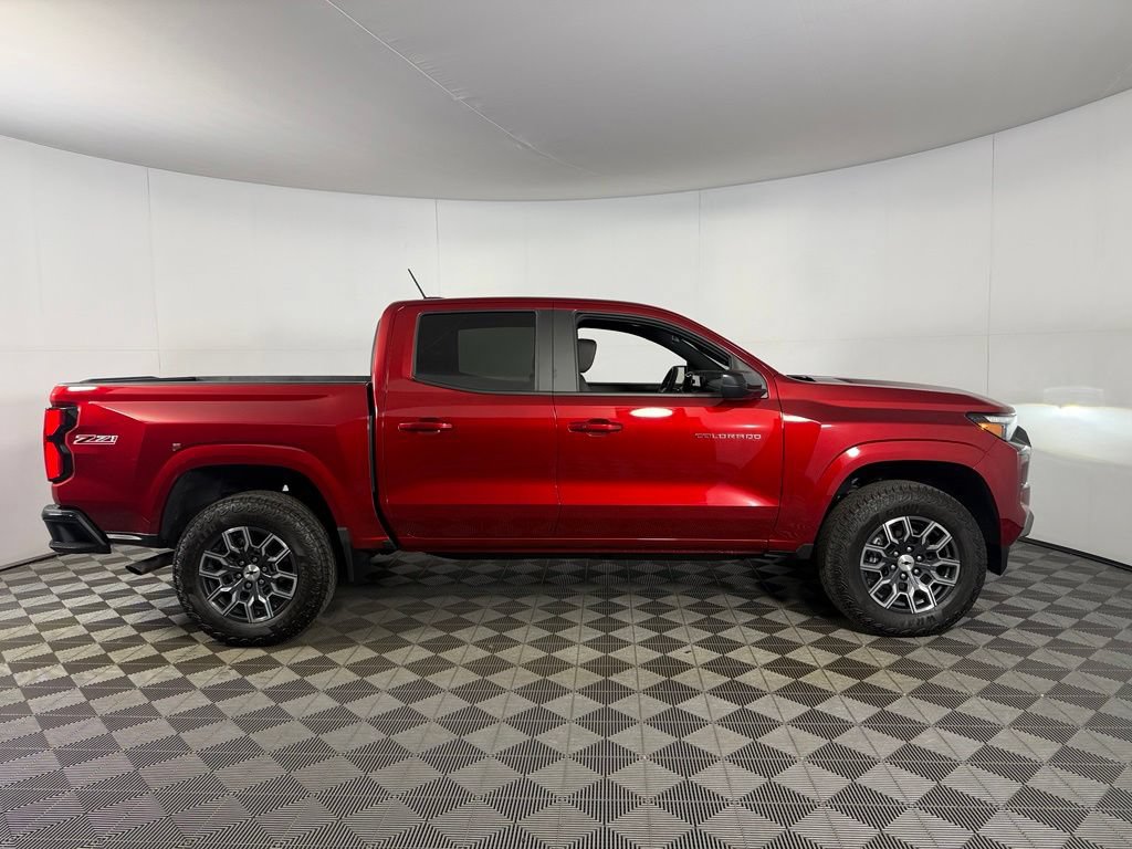 Used 2025 Chevrolet Colorado Z71 w/ Z71 Convenience Package 2 AWD/4WD image 7