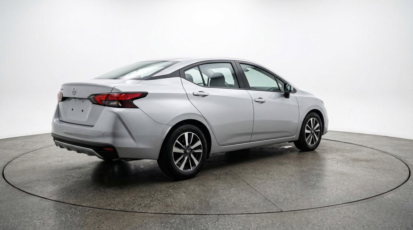 Used 2025 Nissan Versa SV image 9