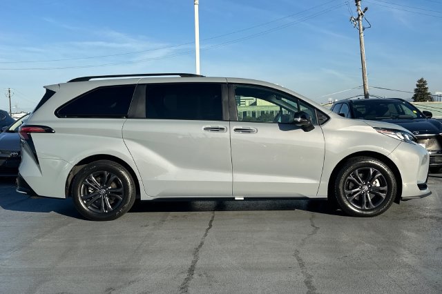 Certified 2025 Toyota Sienna XSE w/ XSE Premium Package AWD/4WD image 3