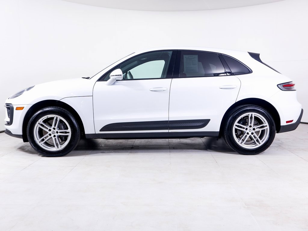 Used 2025 Porsche Macan image 2