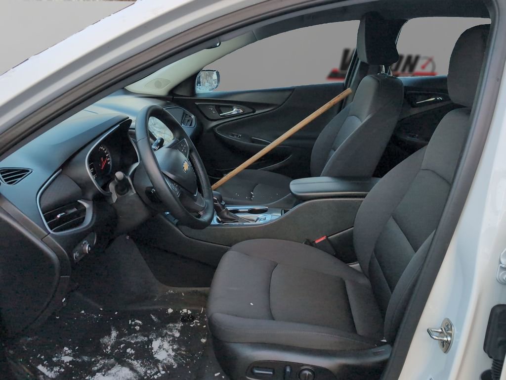 Used 2025 Chevrolet Malibu LT image 9