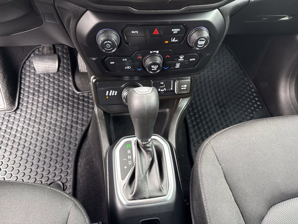 Certified 2023 Jeep Renegade Latitude AWD/4WD image 15