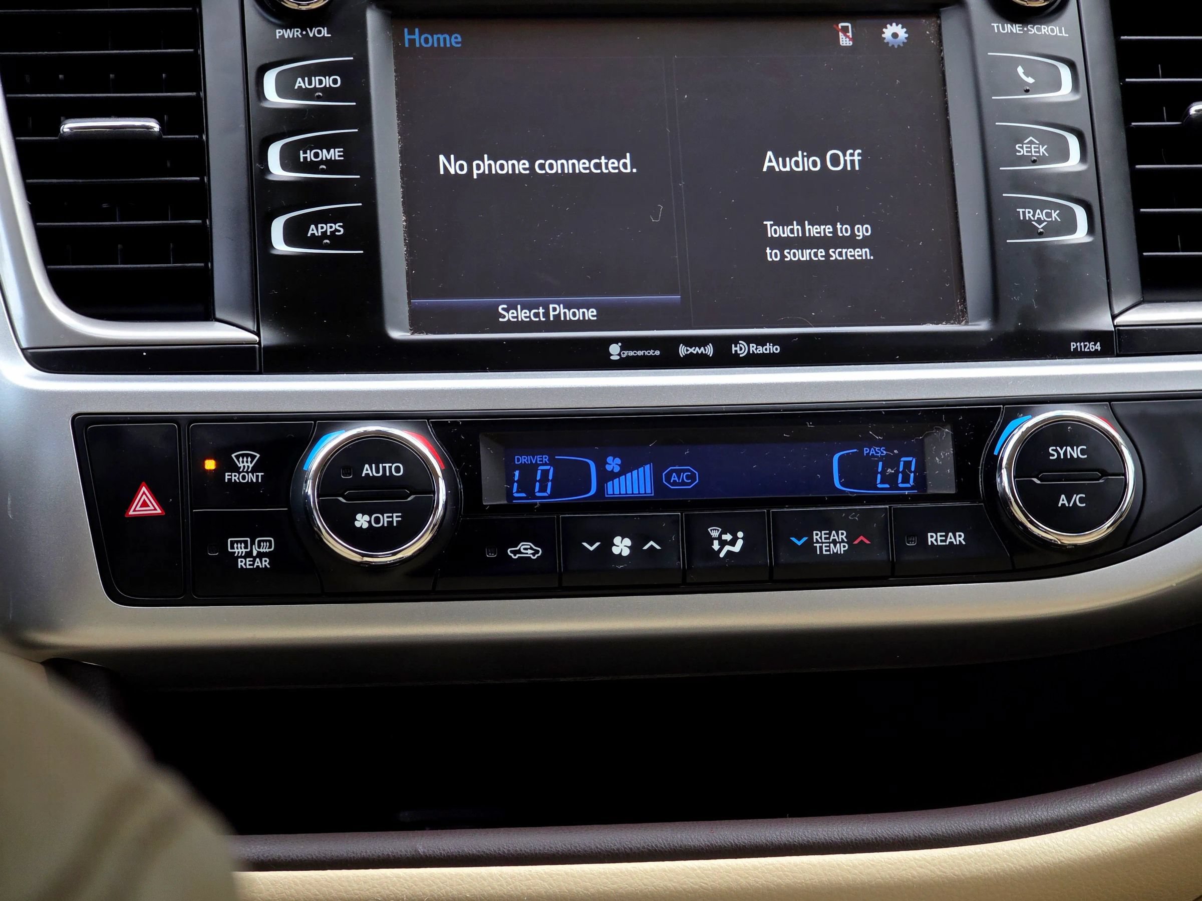 Used 2016 Toyota Highlander LE AWD/4WD image 27