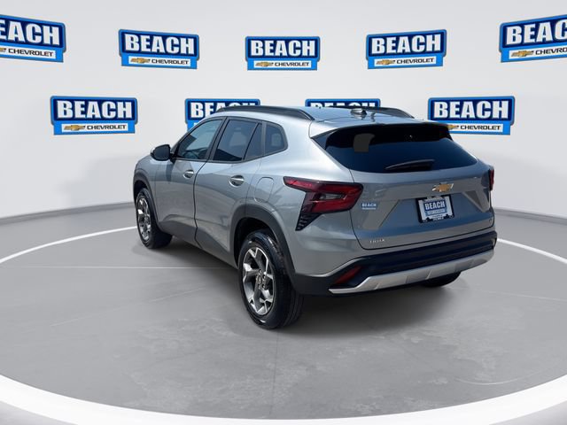 Used 2025 Chevrolet Trax LT FWD image 6