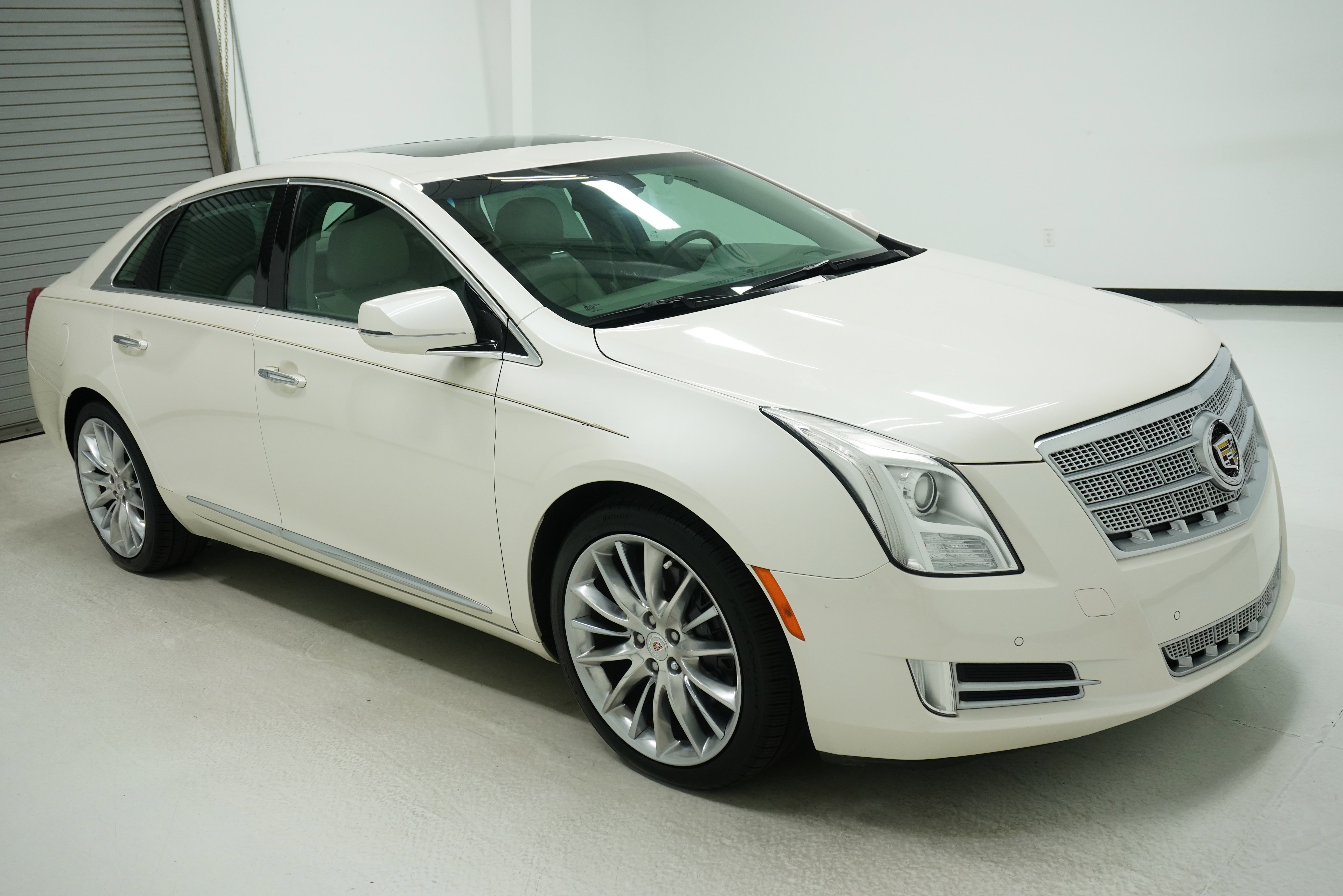 Used 2013 Cadillac XTS Platinum image 3