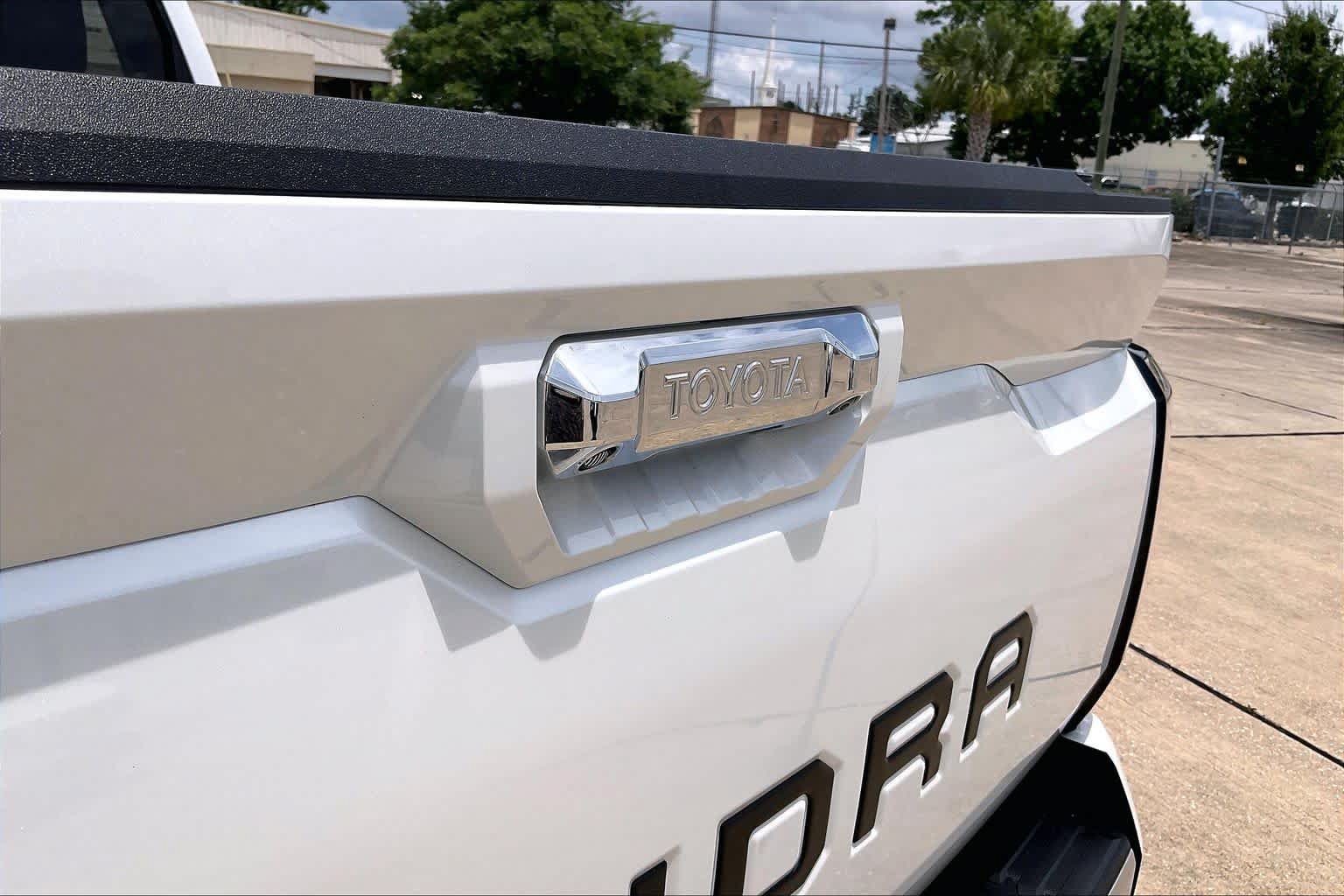Used 2024 Toyota Tundra Limited AWD/4WD image 31