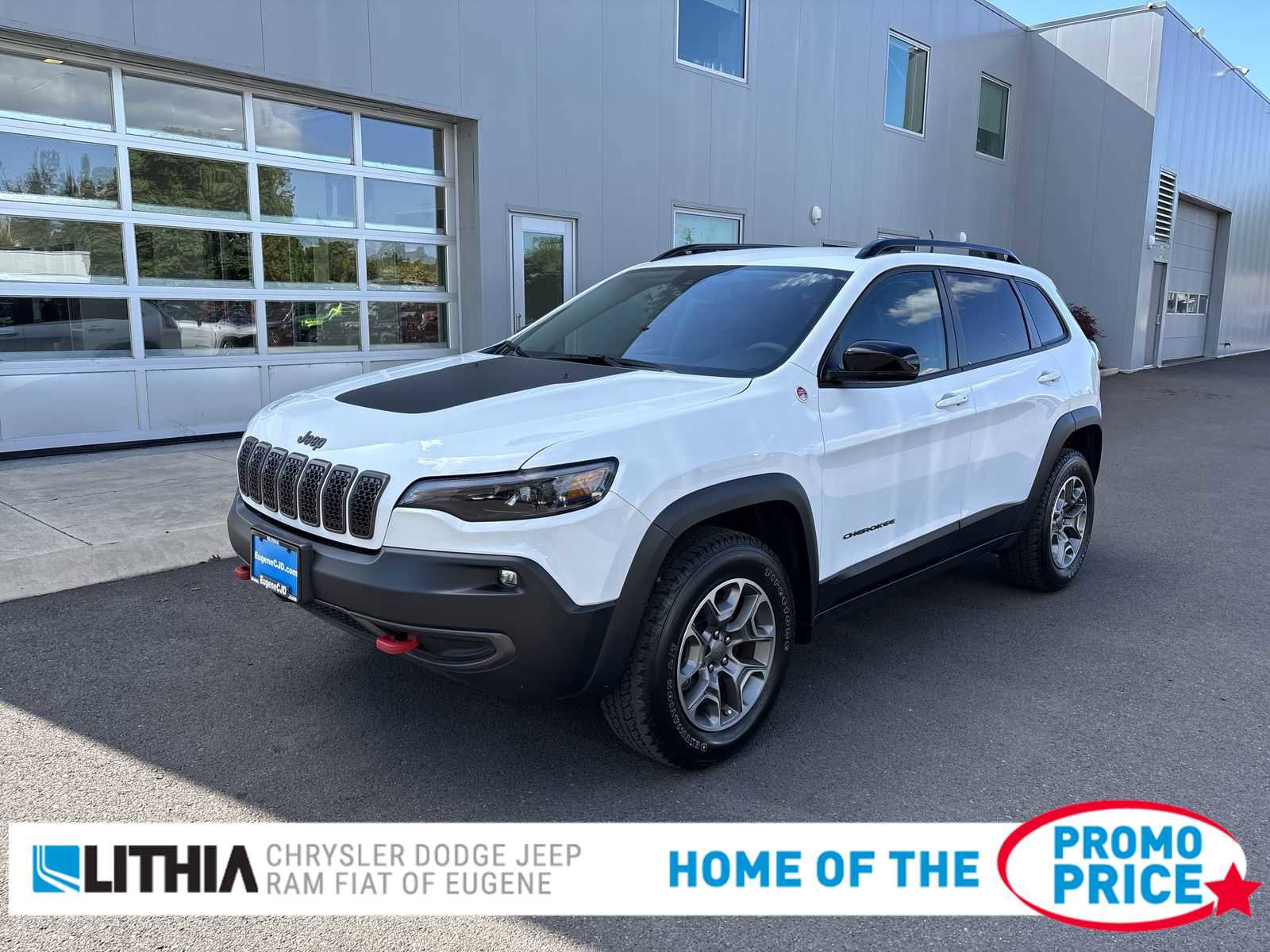 Used 2022 Jeep Cherokee Trailhawk w/ Comfort/Convenience Group AWD/4WD image 1