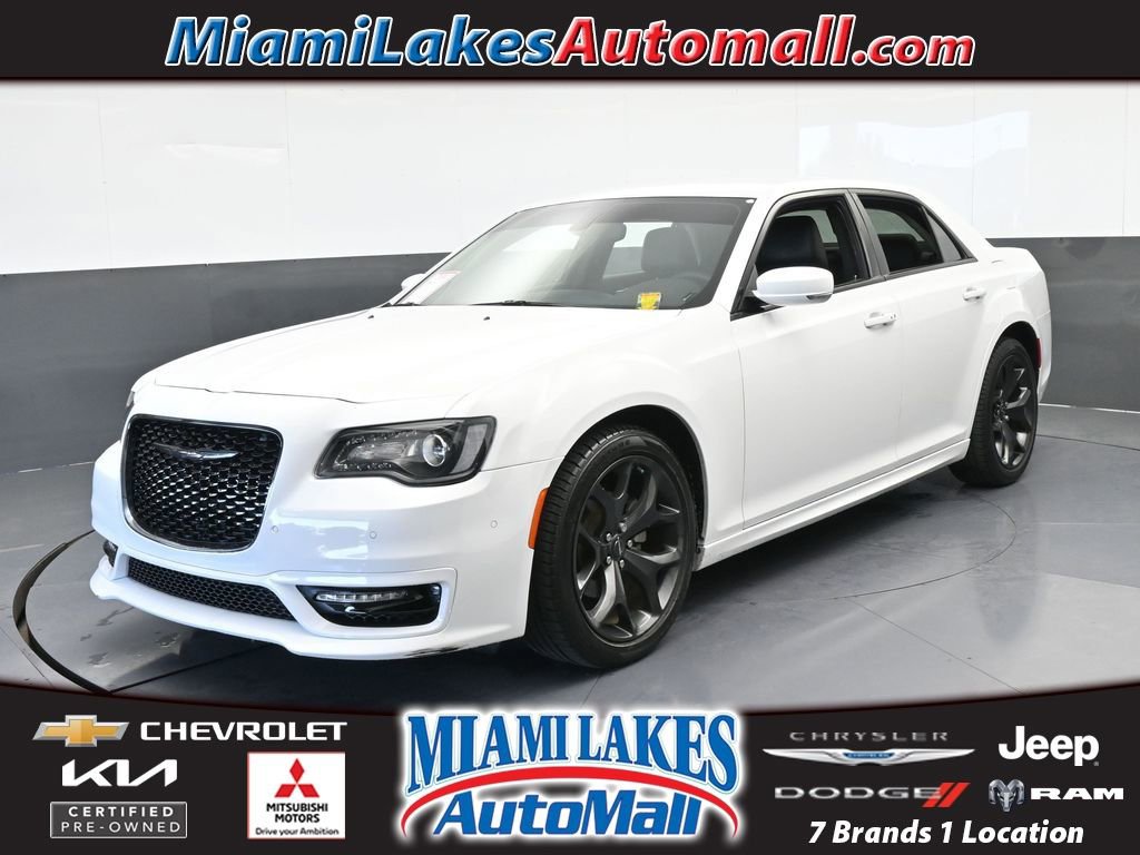 Used 2023 Chrysler 300 Touring L image 1