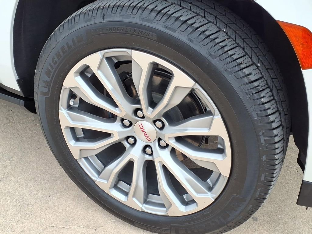 Used 2023 GMC Yukon Denali image 9
