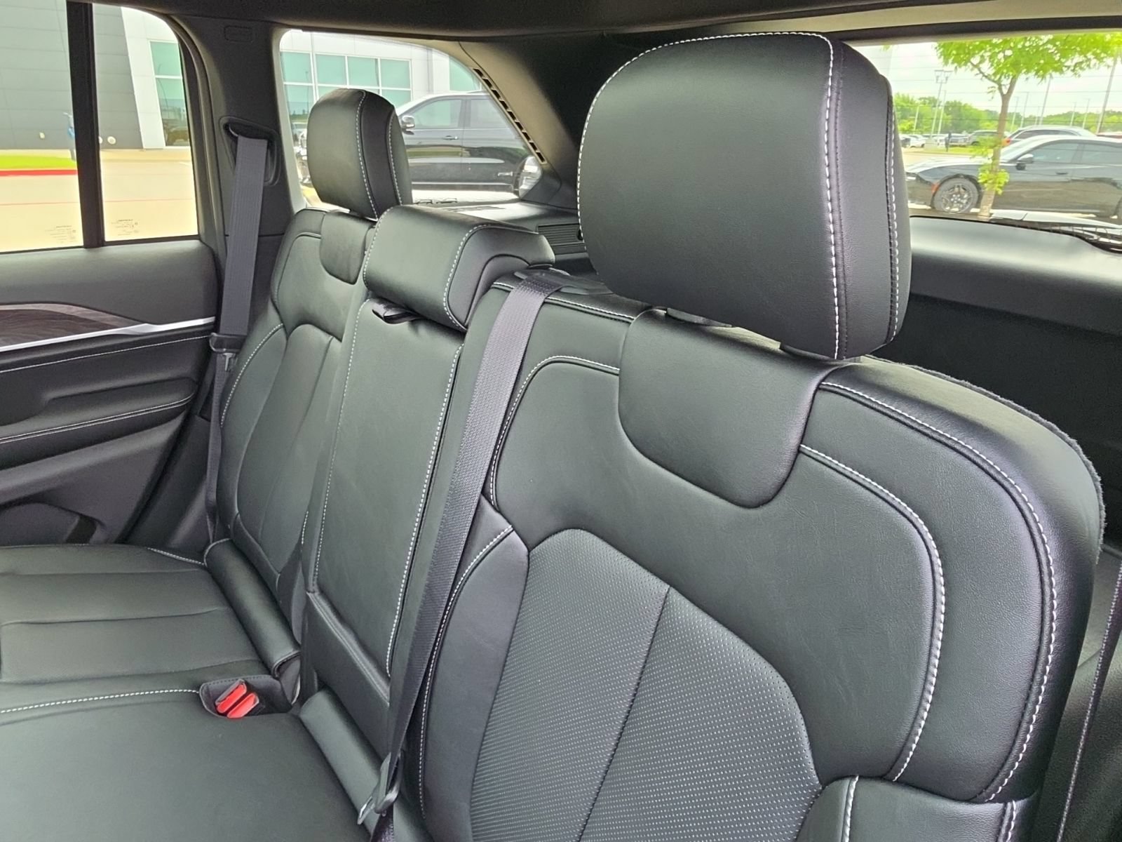 New 2026 Jeep Grand Cherokee Limited AWD/4WD image 17