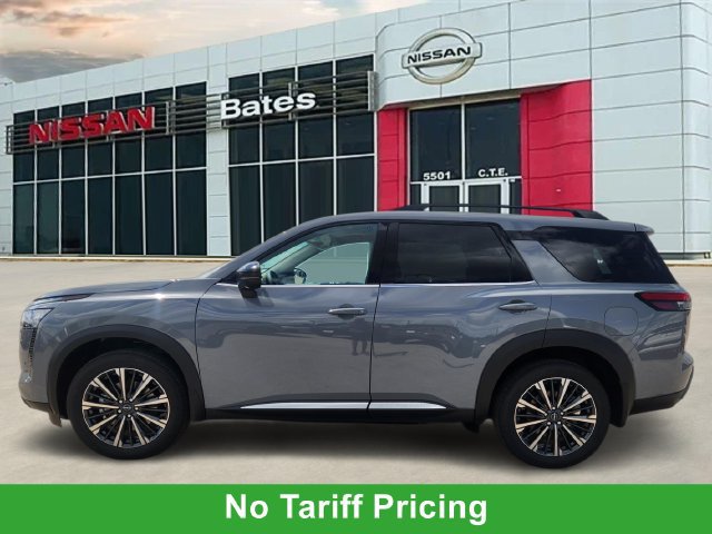 New 2026 Nissan Pathfinder Platinum FWD image 3