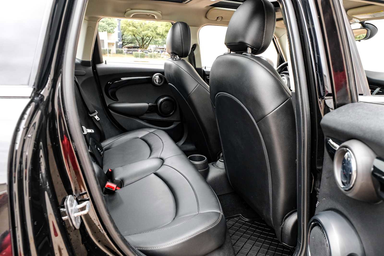 Used 2019 MINI Cooper 4-Door Hardtop image 40