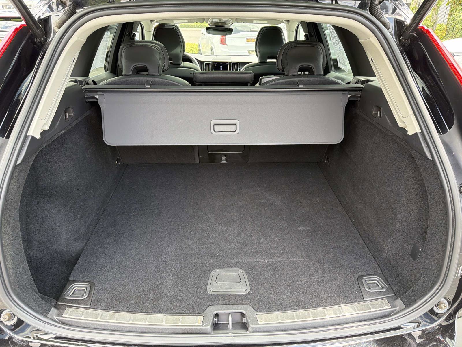 Certified 2023 Volvo XC60 B5 Plus AWD/4WD image 23