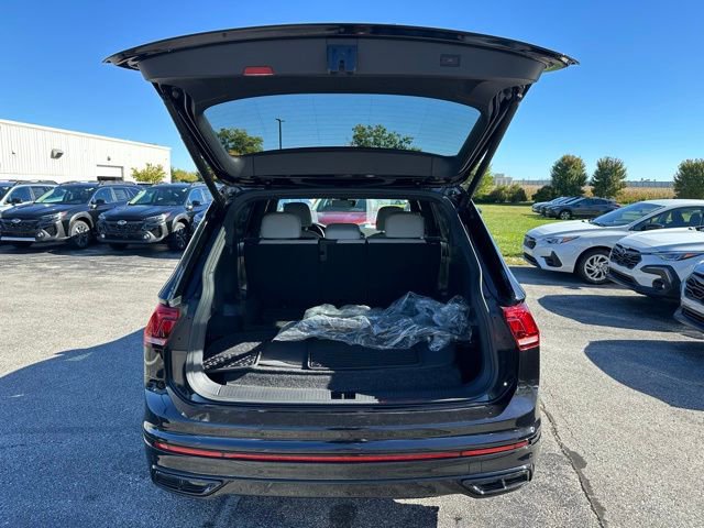 Used 2022 Volkswagen Tiguan SE R-Line image 35