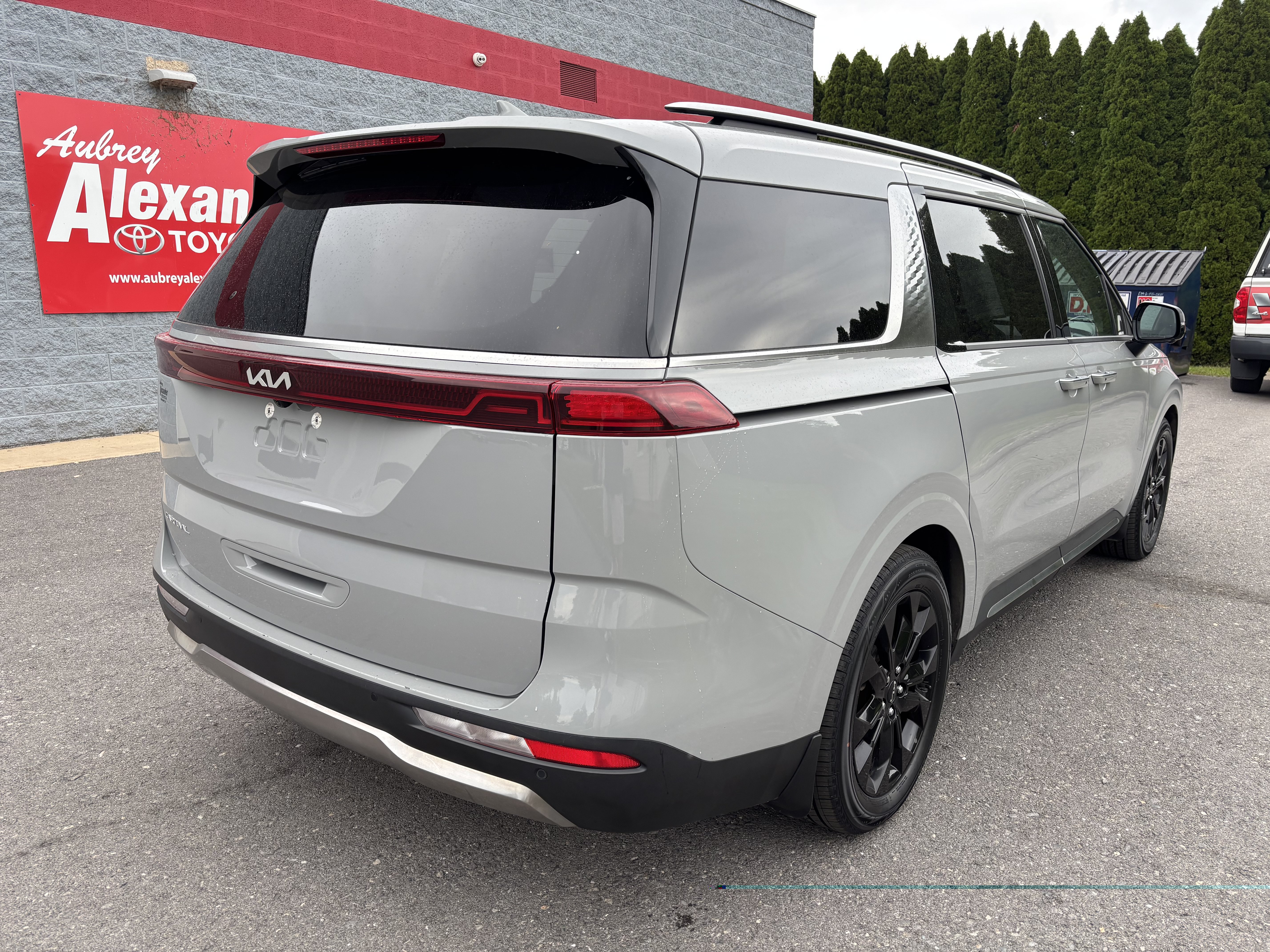 Used 2024 Kia Carnival SX Prestige FWD image 3