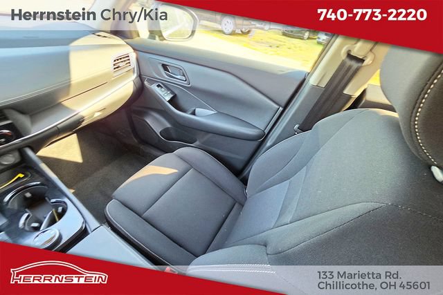 Used 2024 Nissan Rogue S AWD/4WD image 11