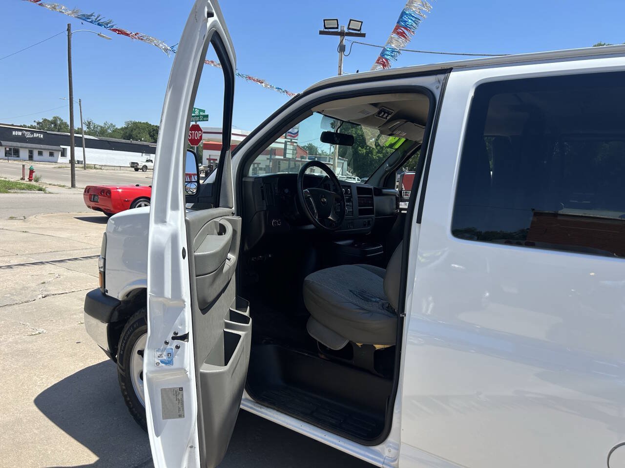 Used 2014 Chevrolet Express 1500 LT w/ LT Preferred Equipment Group RWD image 11