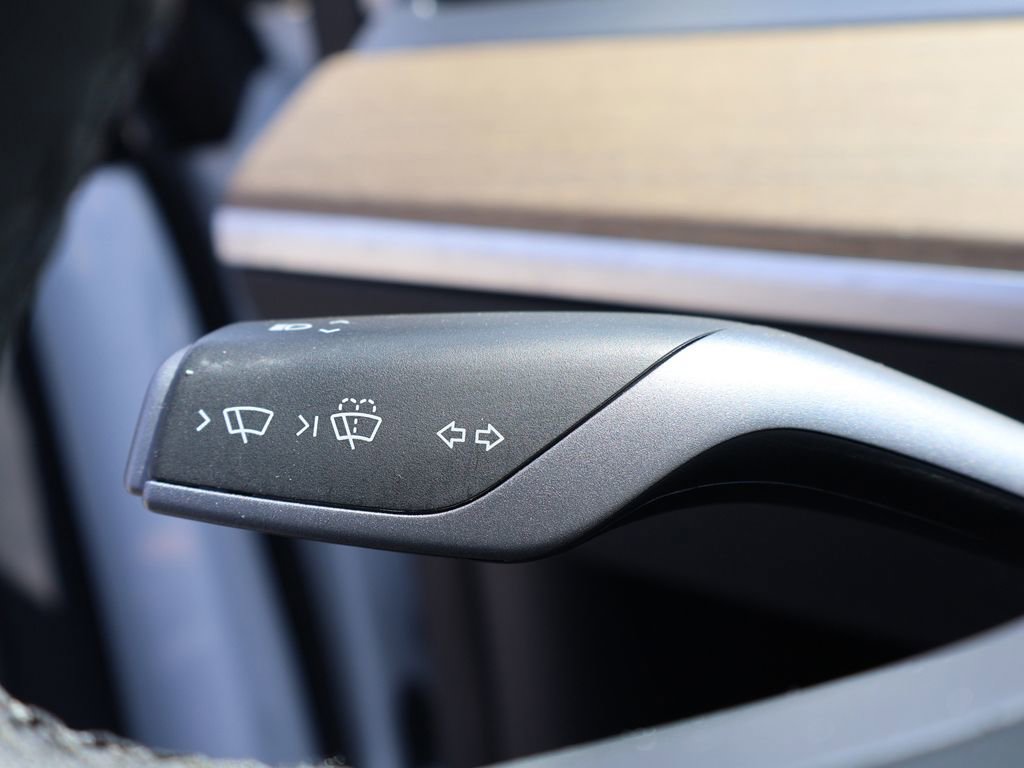 Used 2024 Tesla Model Y Long Range AWD/4WD image 42