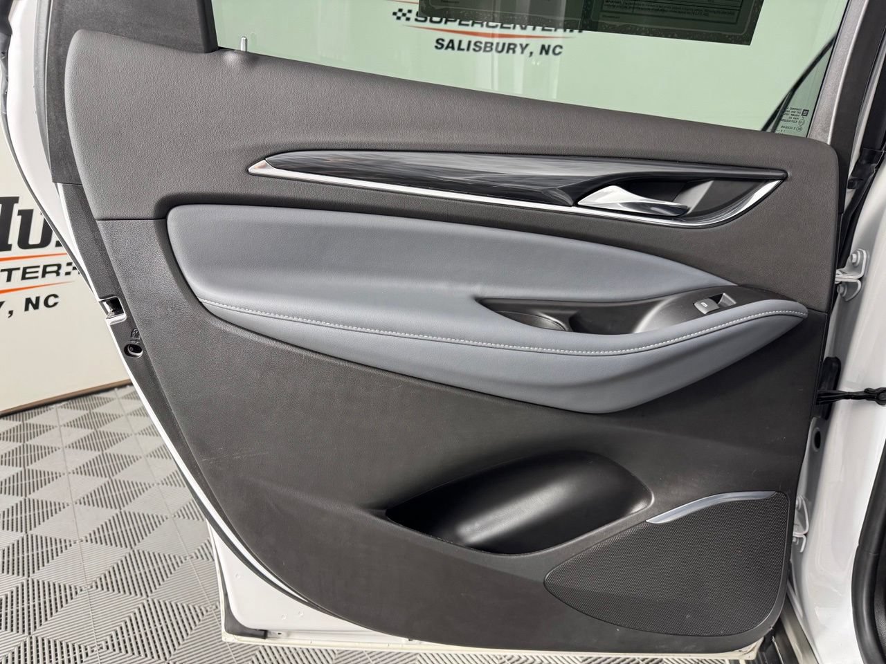 Used 2019 Buick Enclave Essence w/ LPO, Luxury Package FWD image 23