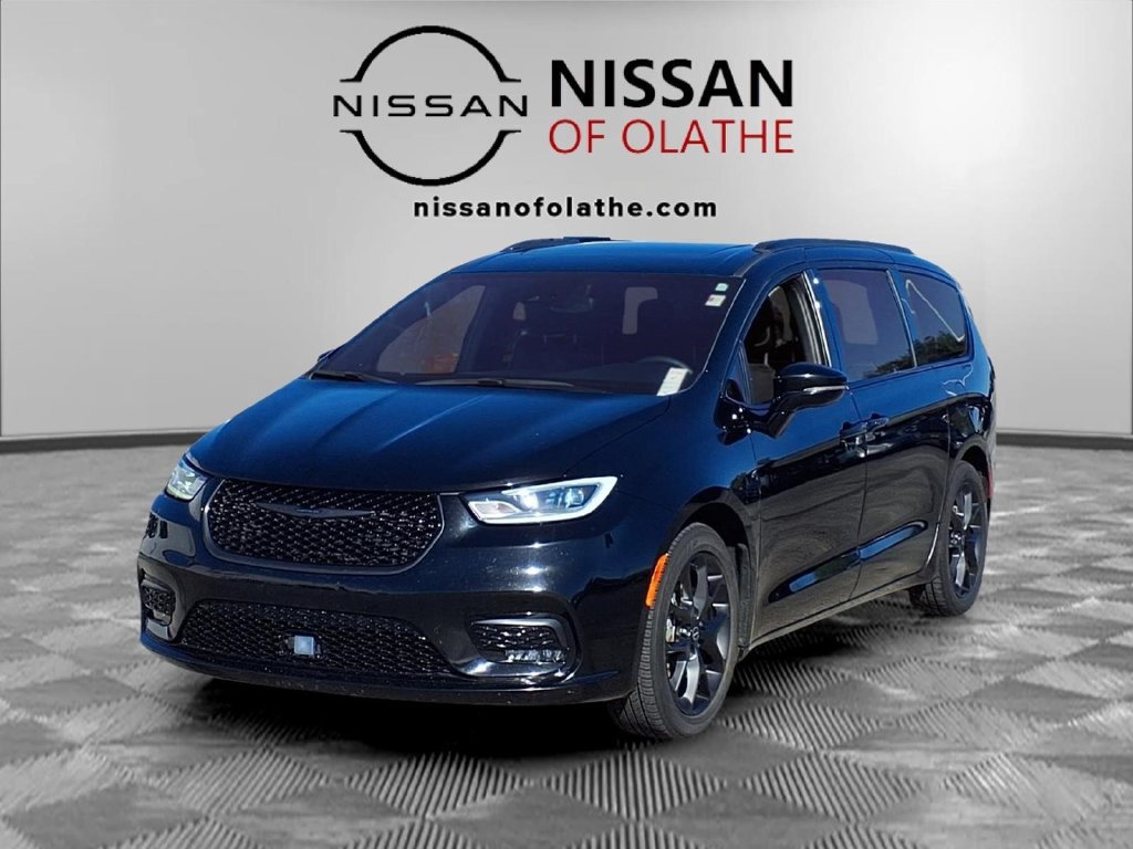 Used 2025 Chrysler Pacifica Limited